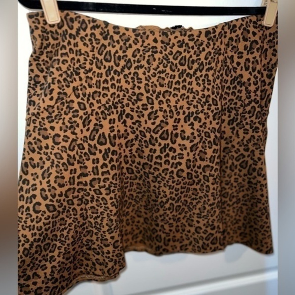 The limited mini leopard skirt - size medium